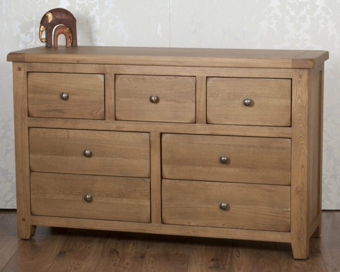 How to decorate chest of drawers in bedroom