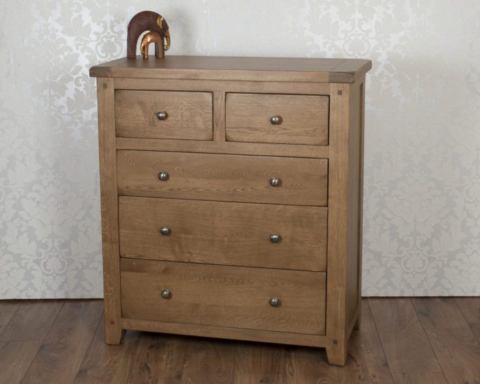 How to decorate chest of drawers in bedroom