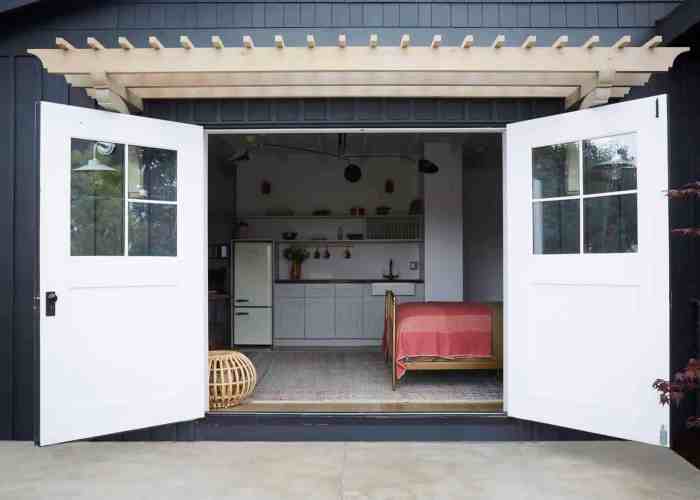 How to decorate a garage into a bedroom