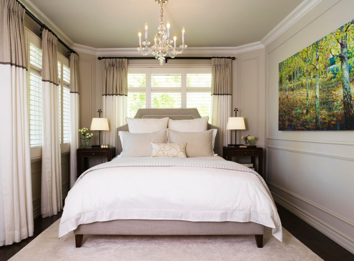 How to decorate a bedroom white and ivory