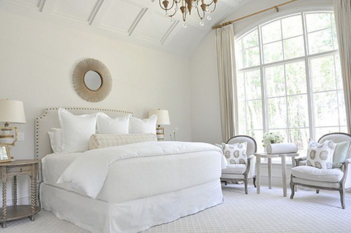 How to decorate a bedroom white and ivory