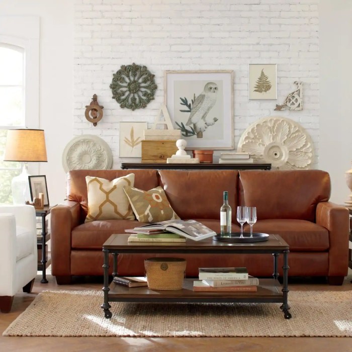 How to decorate living room sofa